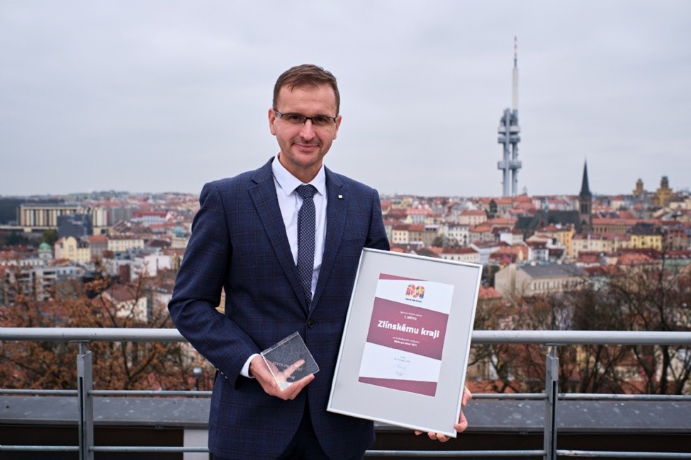 Hejtman Radim Holiš převzal cenu