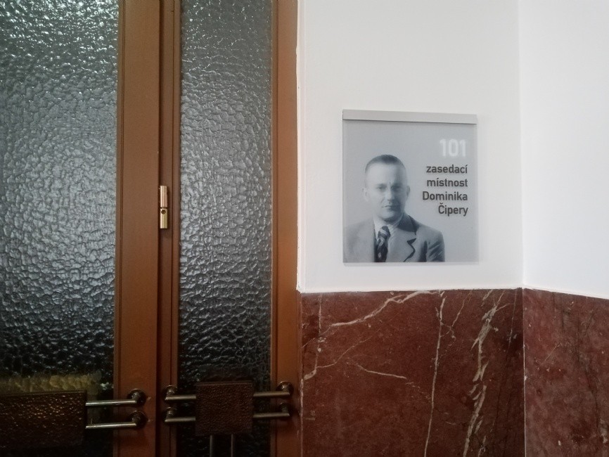 Místnost 101 má název po Dominiku Čiperovi
