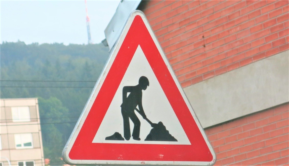 Ulice Vršavská  se opravuje
