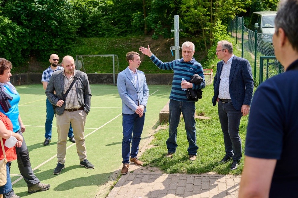 Zleva náměstek primátora Pavel Stojar, primátor Jiří Korec, Eduard Kuňák ze spolku Letná žije! a radní Miroslav Chalánek