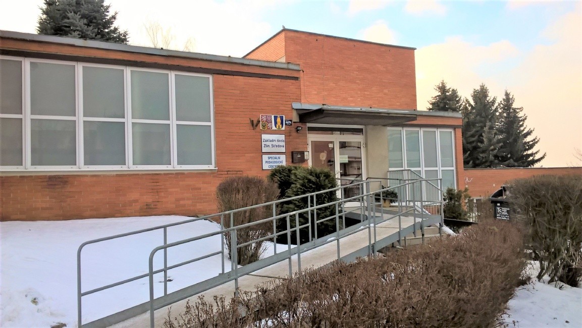 skola-stredova.jpg
