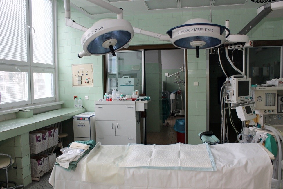 Operační sál KNTB. Zdroj: KNTB