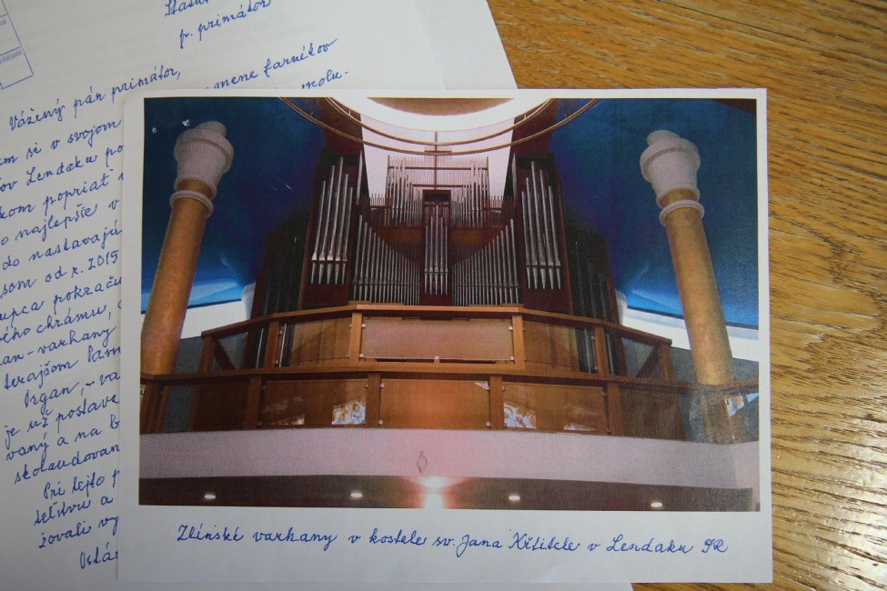 S dopisem přišla z Lendaku i fotografie modernizovaných varhan