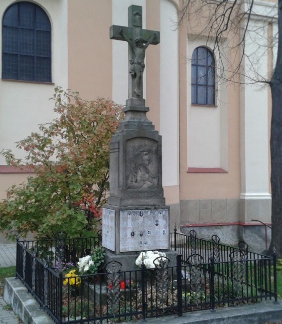 pomnik.jpg