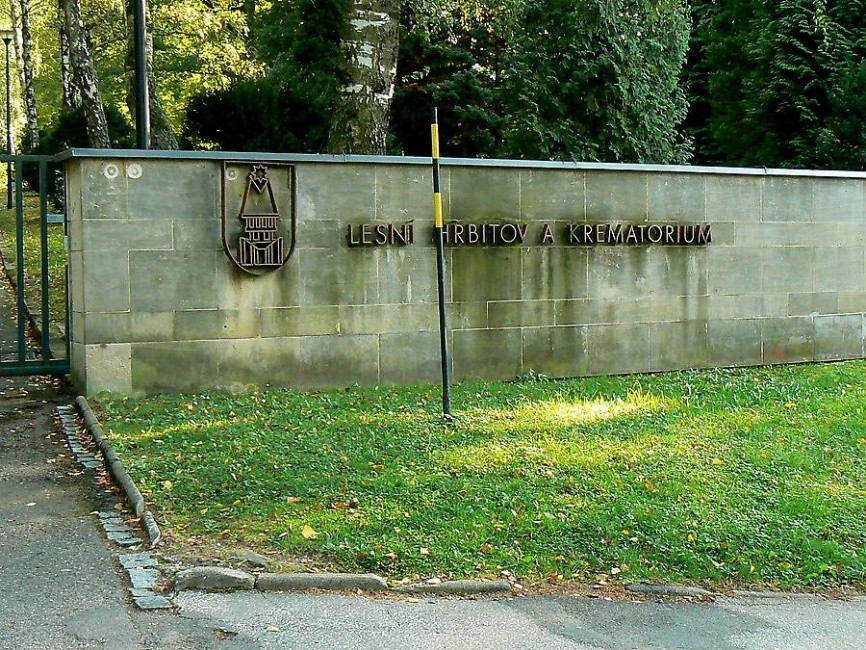 lesni-hrbitov.jpg