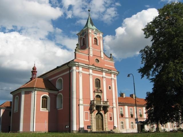 kostelvstipa.jpg