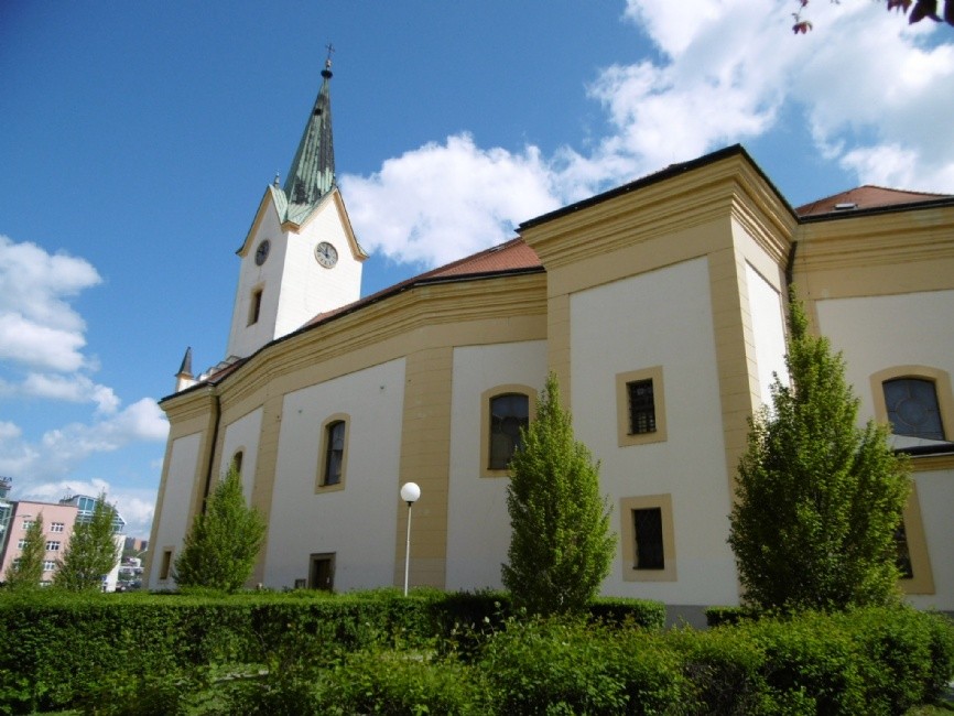noc-kostelu.jpg