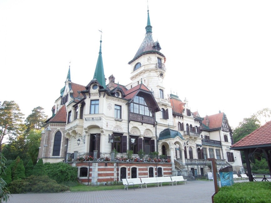 zamek-lesna.jpg
