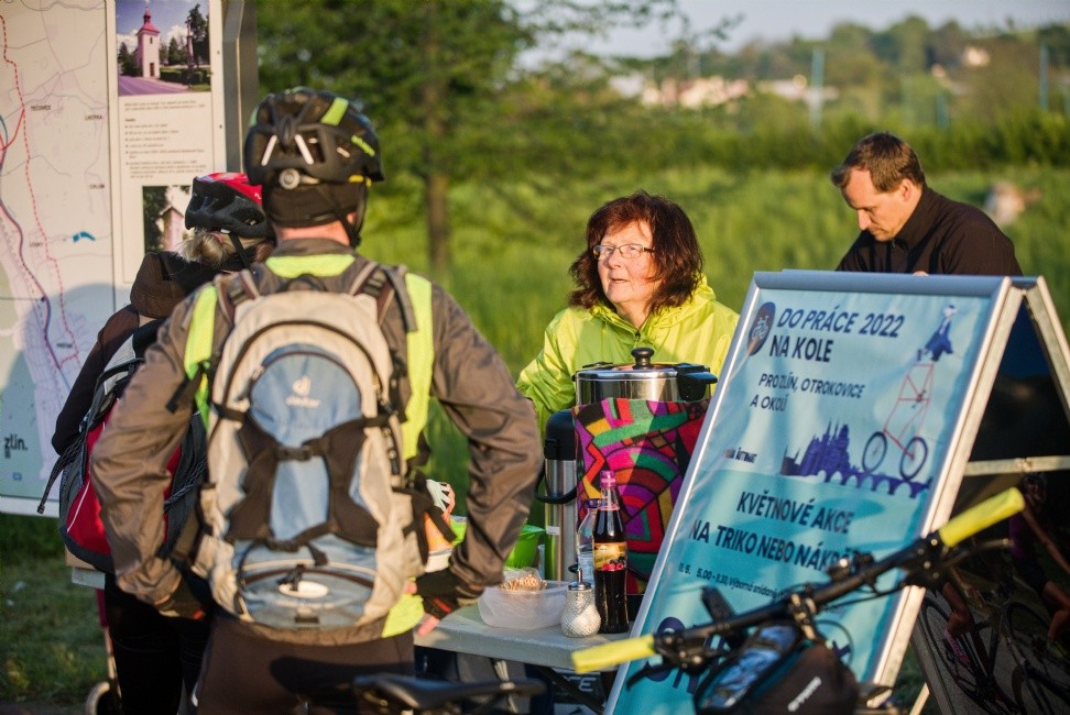 Cyklisté měli snídani zdarma