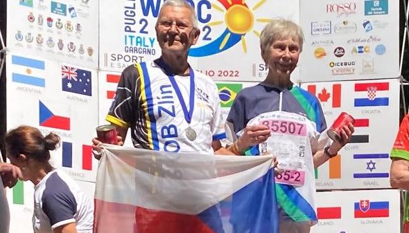 Alois Láznička sbírá medaile i na veteránských soutěžích.