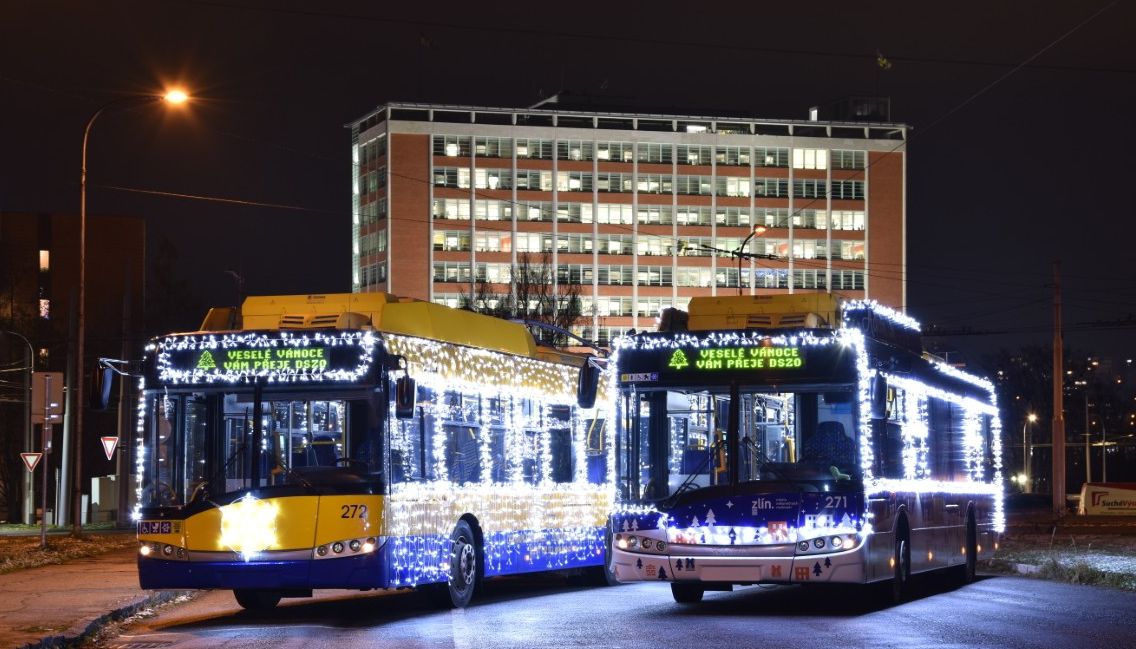Městem křižují dva vánoční trolejbusy, jezdit budou až do Tří králů