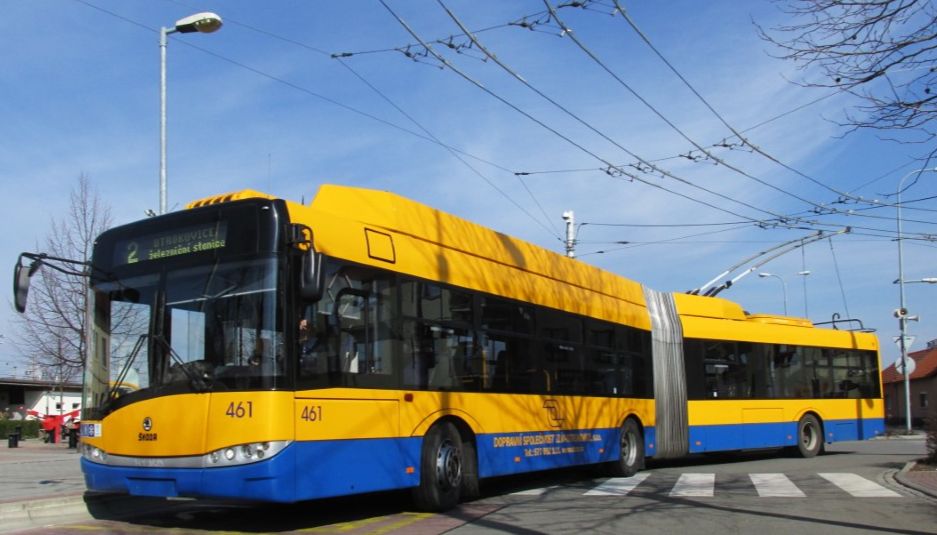 UPOZORNĚNÍ. Frézování silnice změní trasu trolejbusové linky číslo 2