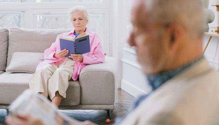 Pozor, občanské průkazy s platností „bez omezení“ končí. Upozorněte na to své příbuzné