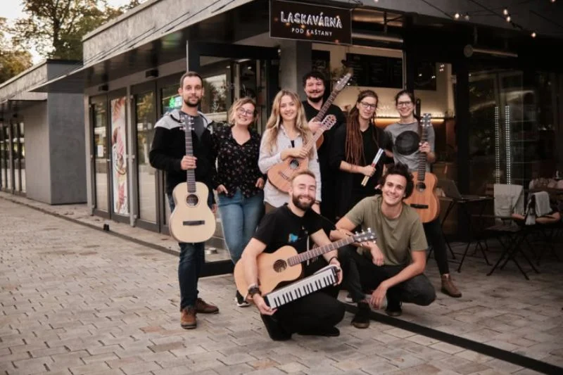 Benefiční KytarovkaZlín pro Azyl Jelínek