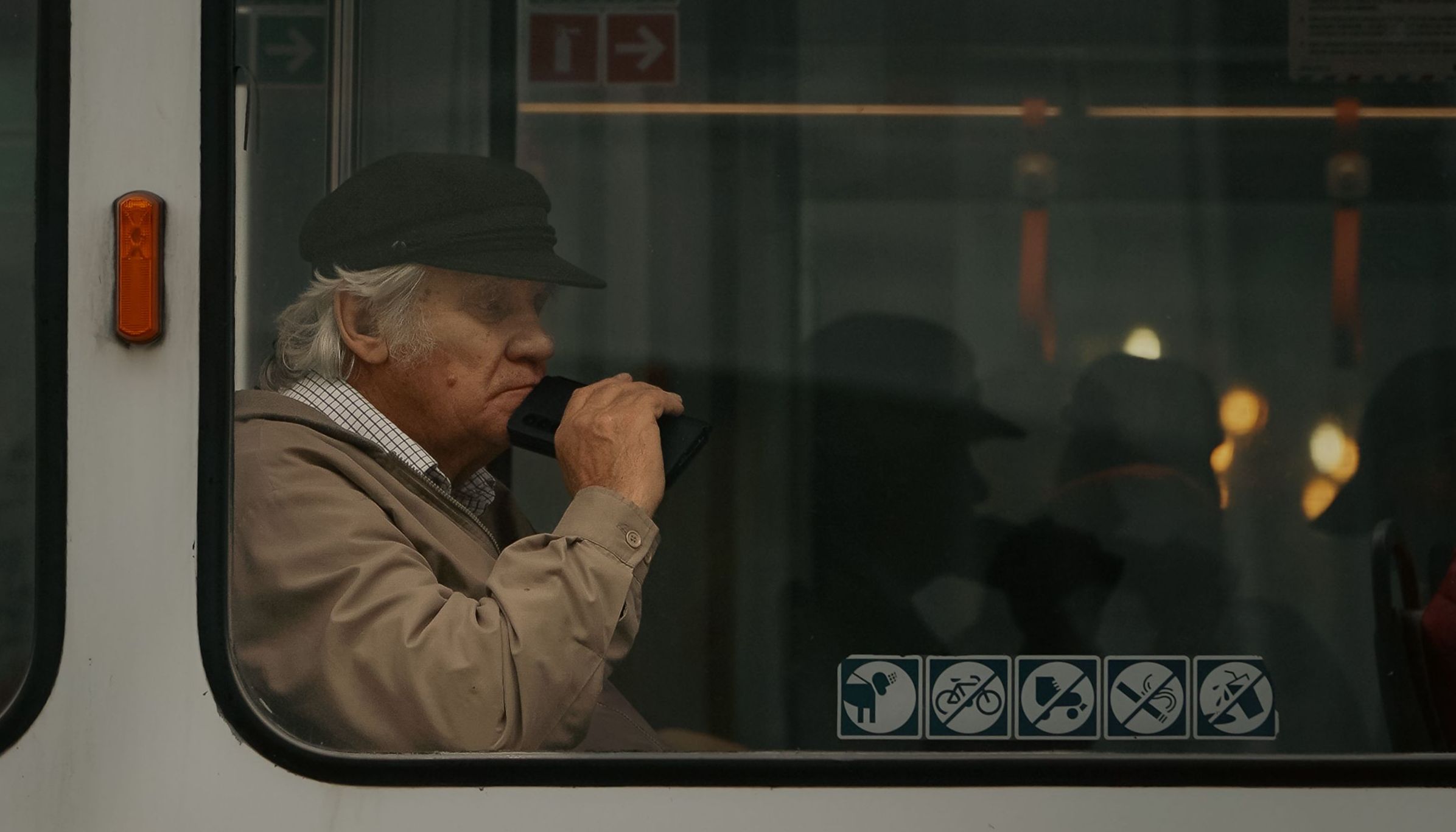 Senioři od 75 let budou cestovat MHD zdarma