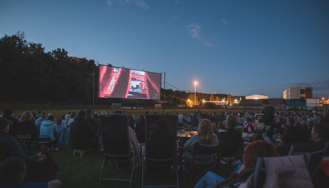 Zlínské filmové léto upravuje srpnový program, diváky čeká pět promítání pod širým nebem
