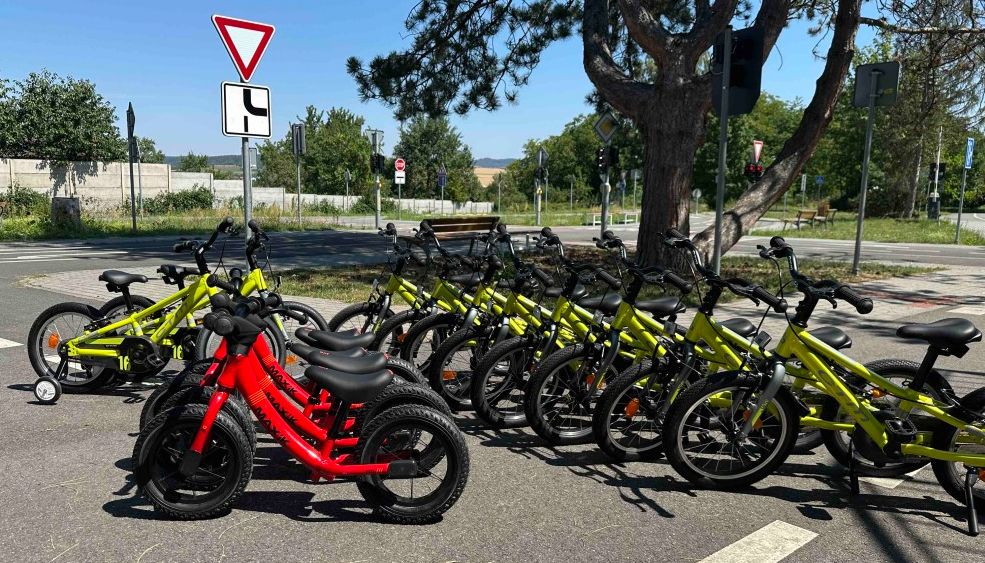 Na dětském dopravním hřišti v Malenovicích přibyly nové bicykly, odrážedla i další vybavení