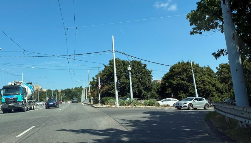 Modernizace křižovatky Gahurova - Vodní omezí dopravu až do října. Provoz zůstane zachován