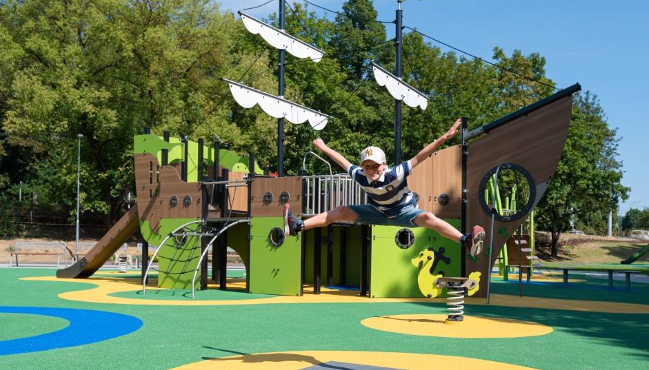 Zlín má nové centrální dětské hřiště. Nabízí zábavu, sport i bezpečné zázemí