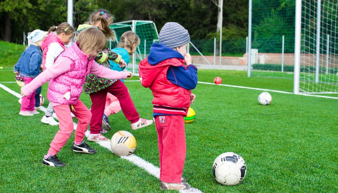 Sportování v mateřinkách má už třináctiletou tradici, pravidelný pohyb má bezmála 500 dětí