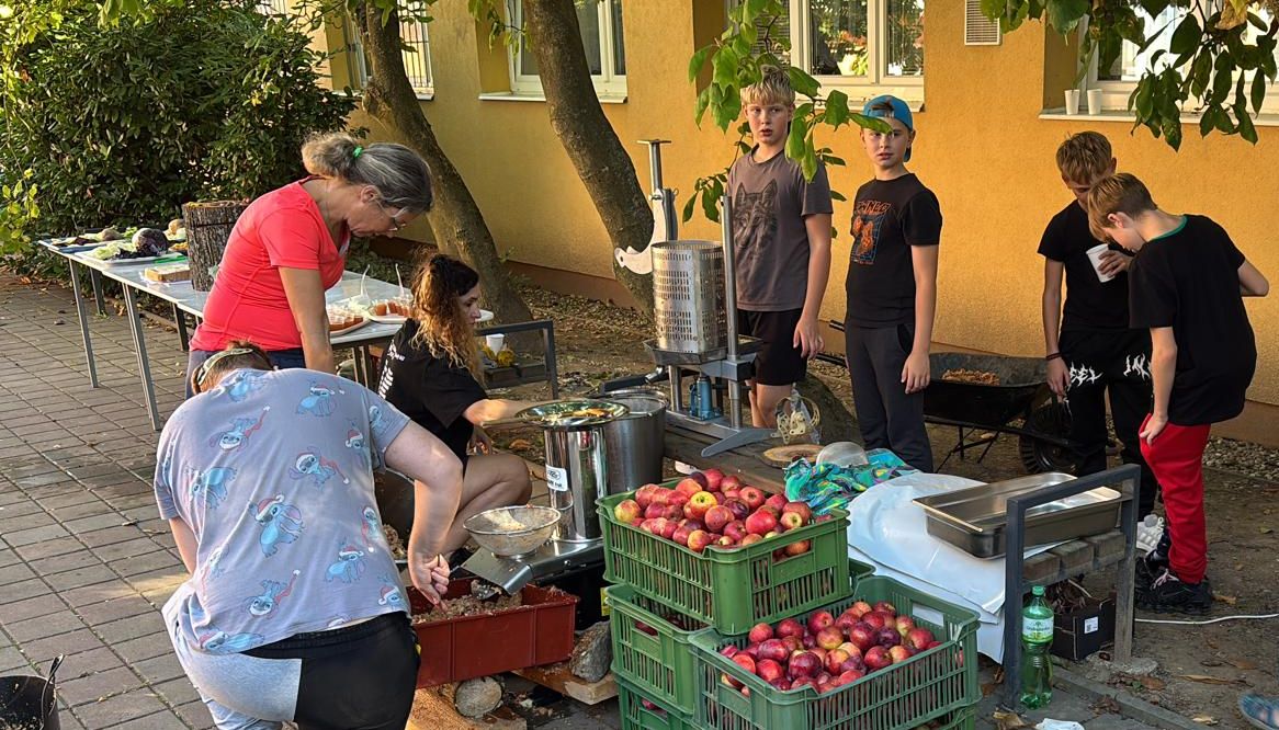 Podzimní úroda spojila žáky, rodiče i veřejnost