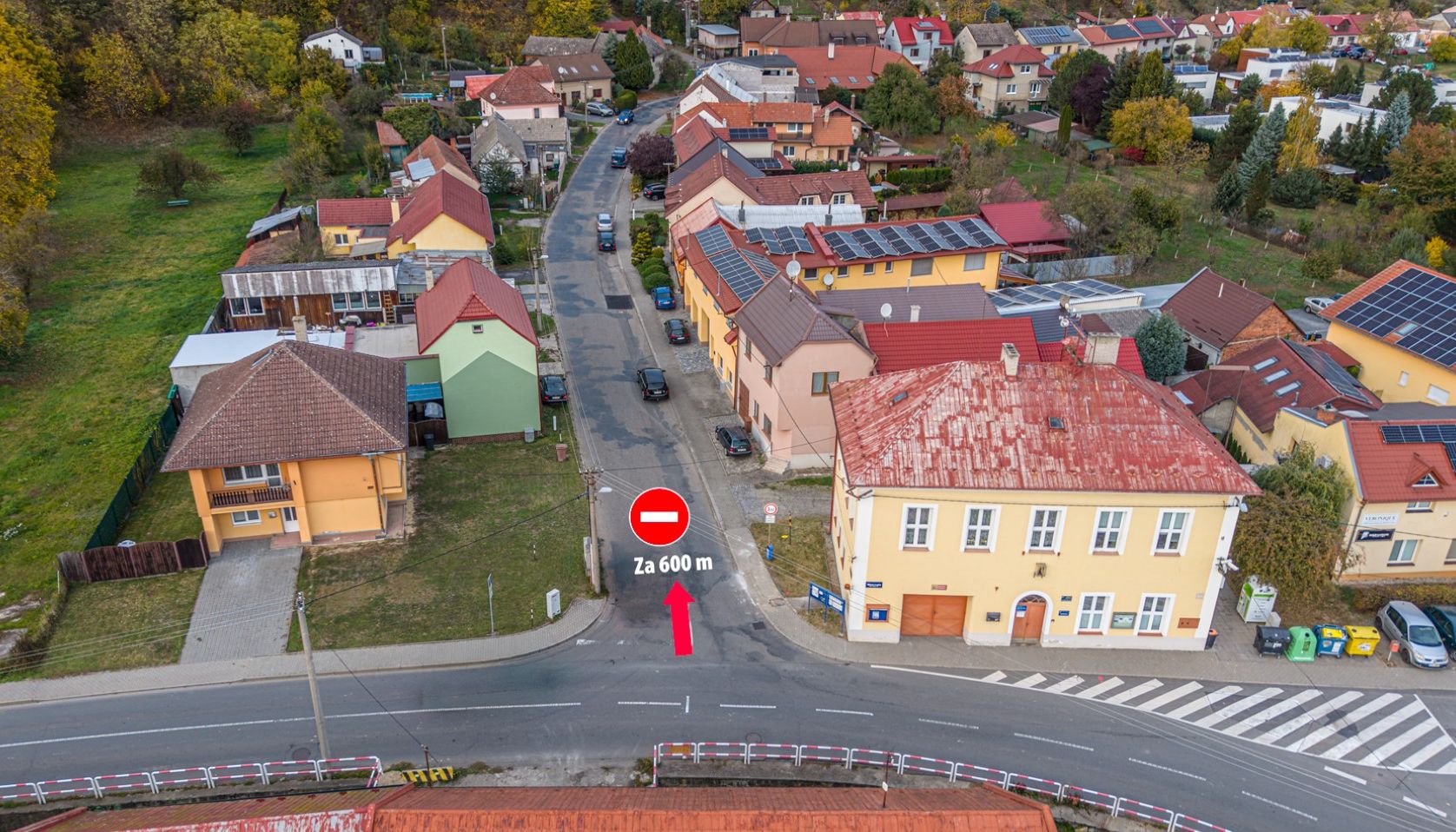 Nové dopravní značení mezi Loukami a Prštným. Jednosměrka sníží tranzit a zvýší bezpečnost