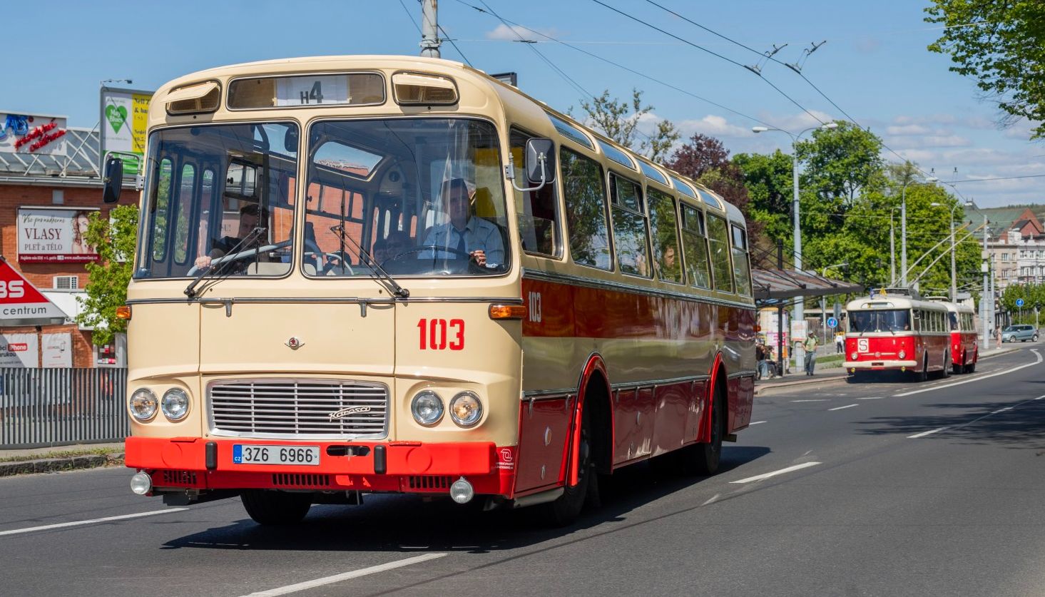 Darujte si ve státní svátek jízdu historickými skvosty DSZO